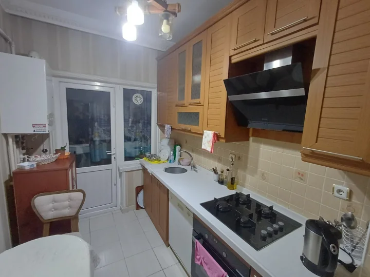 Keçiören Aşağı Eğlence Mahallesi’nde Satılık 3+1 1. Kat Bağımsız Yapılı Cam Balkonlu Daire