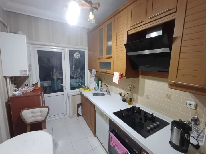 Keçiören Aşağı Eğlence Mahallesi’nde Satılık 3+1 1. Kat Bağımsız Yapılı Cam Balkonlu Daire