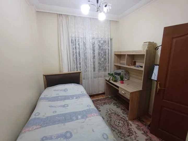 Keçiören Aşağı Eğlence Mahallesi’nde Satılık 3+1 1. Kat Bağımsız Yapılı Cam Balkonlu Daire