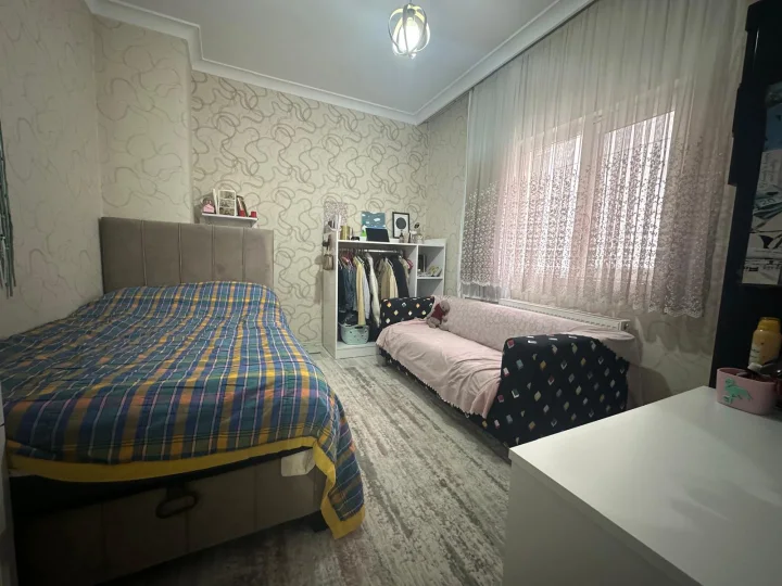 Keçiören Sancaktepe Mahallesi’nde Satılık 3+1 1. Kat Genç Bina Asansörlü Full Yapılı Kilerli Daire