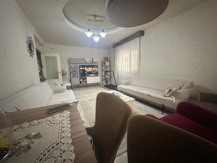 Keçiören Sancaktepe Mahallesi’nde Satılık 3+1 1. Kat Genç Bina Asansörlü Full Yapılı Kilerli Daire