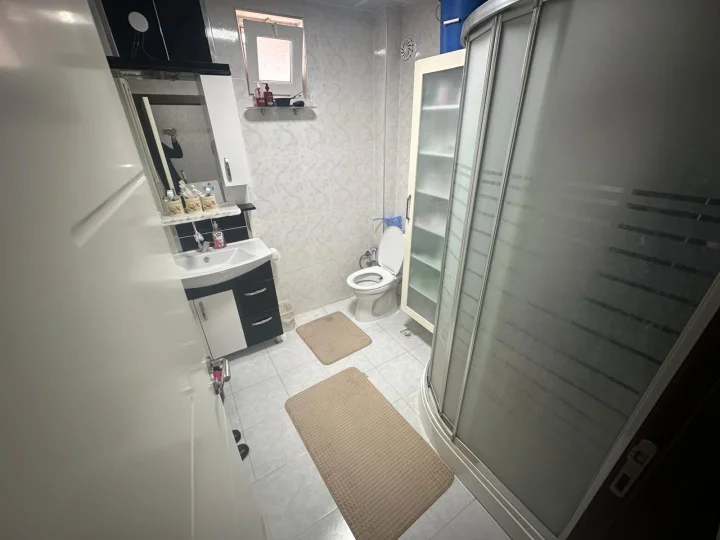 Keçiören Sancaktepe Mahallesi’nde Satılık 3+1 1. Kat Genç Bina Asansörlü Full Yapılı Kilerli Daire