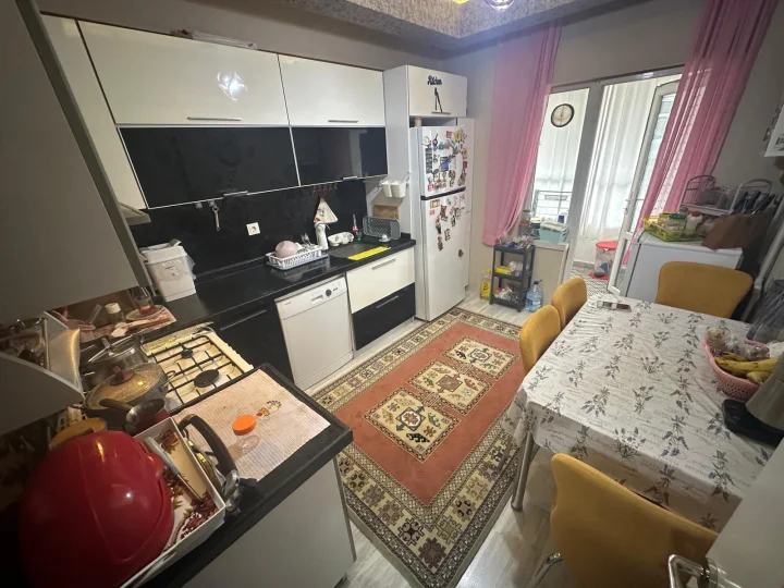 Keçiören Sancaktepe Mahallesi’nde Satılık 3+1 1. Kat Genç Bina Asansörlü Full Yapılı Kilerli Daire