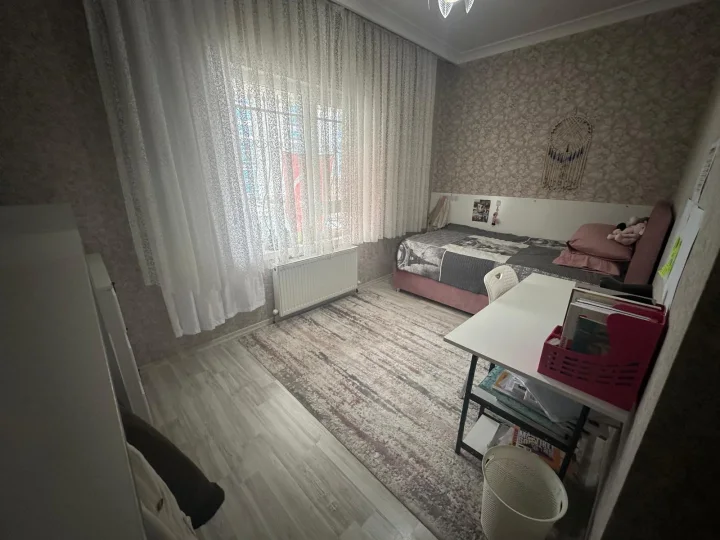 Keçiören Sancaktepe Mahallesi’nde Satılık 3+1 1. Kat Genç Bina Asansörlü Full Yapılı Kilerli Daire