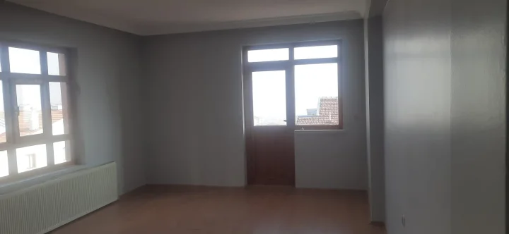 Keçiören Osmangazi Mahallesi Satılık 3+1 Daire | 3. Kat Manzaralı Açık Balkonlu Fırsat