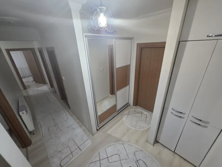 Keçiören Satılık 3+1 Daire | 130 m² Çift Cam Balkonlu Vestiyerli Geniş Fırsat