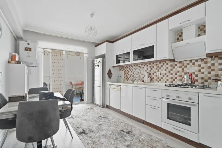 Keçiören Satılık 4+1 180 m² Ultra Lüks Yapılı Ebeveyn Banyolu Cam Balkonlu Özel Tasarım Daire