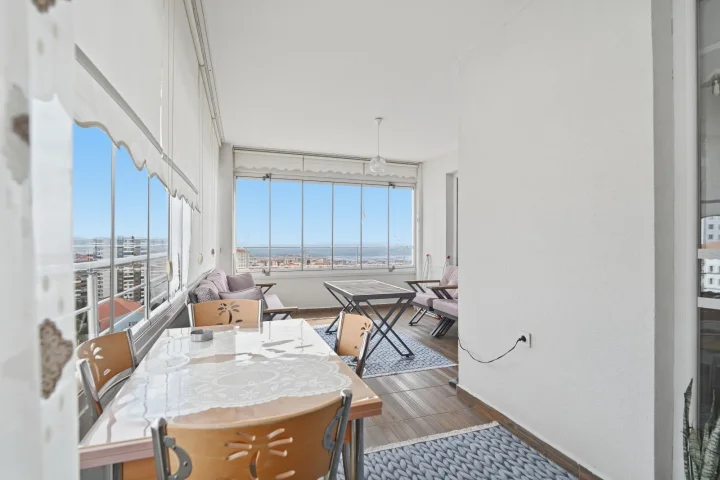 Keçiören Satılık 4+1 180 m² Ultra Lüks Yapılı Ebeveyn Banyolu Cam Balkonlu Özel Tasarım Daire