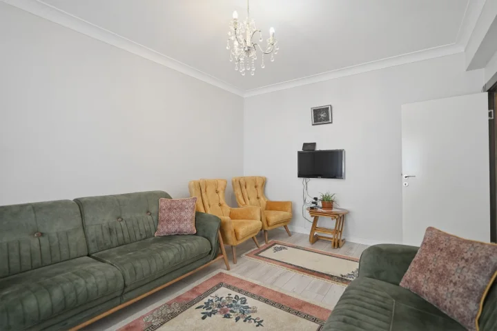 Keçiören Satılık 4+1 180 m² Ultra Lüks Yapılı Ebeveyn Banyolu Cam Balkonlu Özel Tasarım Daire