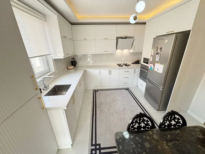 Keçiören Satılık 3+1 130 m² Ultra Lüks Yenilenmiş Cam Balkonlu Açık Otoparklı Özel Tasarım Daire