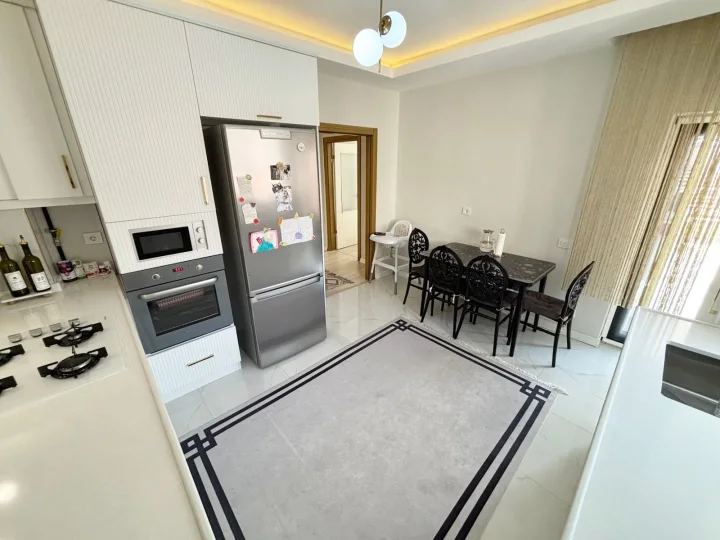 Keçiören Satılık 3+1 130 m² Ultra Lüks Yenilenmiş Cam Balkonlu Açık Otoparklı Özel Tasarım Daire