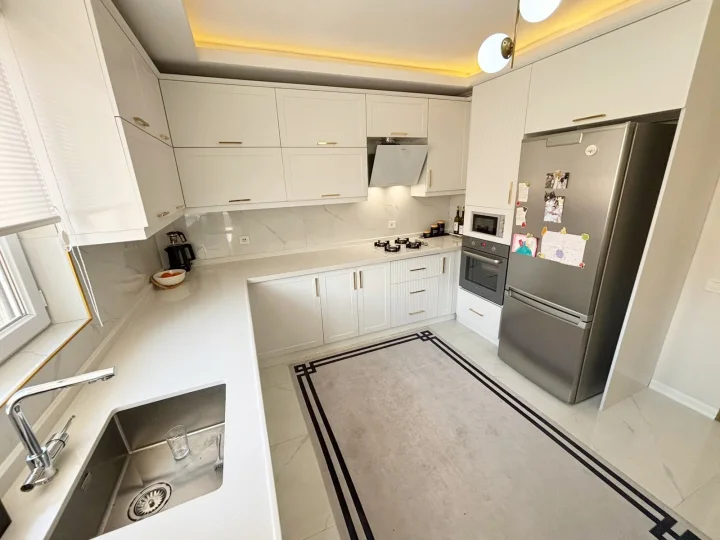 Keçiören Satılık 3+1 130 m² Ultra Lüks Yenilenmiş Cam Balkonlu Açık Otoparklı Özel Tasarım Daire