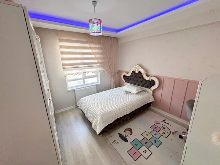 Keçiören Satılık 3+1 130 m² Ultra Lüks Yenilenmiş Cam Balkonlu Açık Otoparklı Özel Tasarım Daire