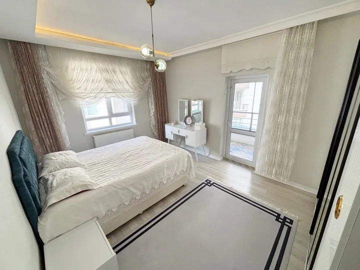 Keçiören Satılık 3+1 130 m² Ultra Lüks Yenilenmiş Cam Balkonlu Açık Otoparklı Özel Tasarım Daire