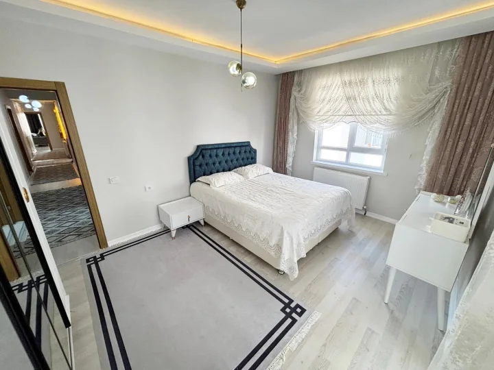 Keçiören Satılık 3+1 130 m² Ultra Lüks Yenilenmiş Cam Balkonlu Açık Otoparklı Özel Tasarım Daire