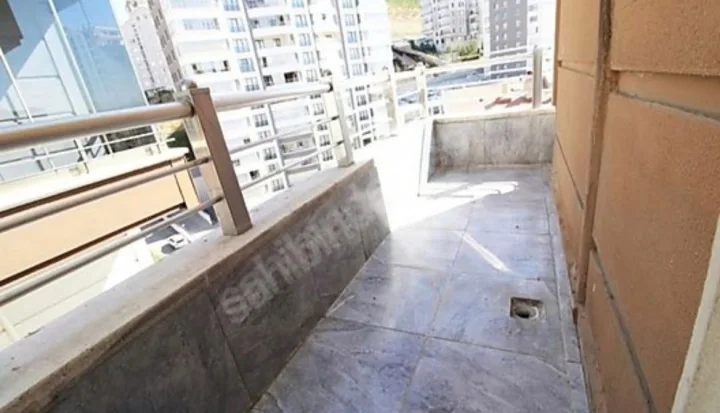 İncirli Satılık 5+1  Manzaralı Asansörlü  Teras Balkonlu Ebeveyn Banyolu Full Yapılı Daire