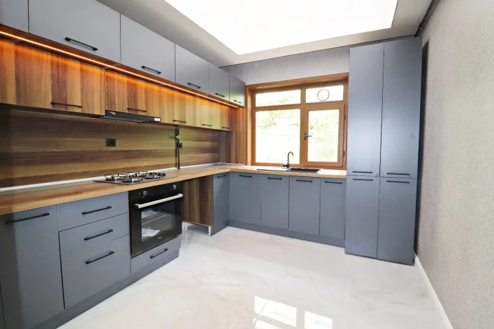 Aşağı Eğlence Satılık 3+1 Ultra Lüks Yapılı Ebeveyn Banyolu Giyinme Odalı Cepheleri Açık Daire