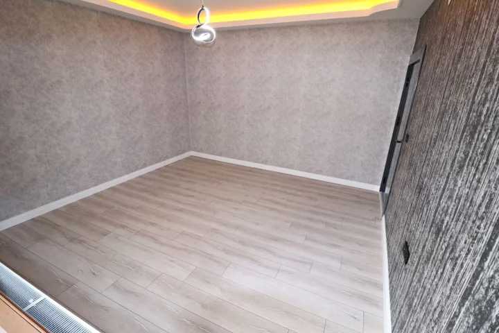 Aşağı Eğlence Satılık 3+1 Ultra Lüks Yapılı Ebeveyn Banyolu Giyinme Odalı Cepheleri Açık Daire