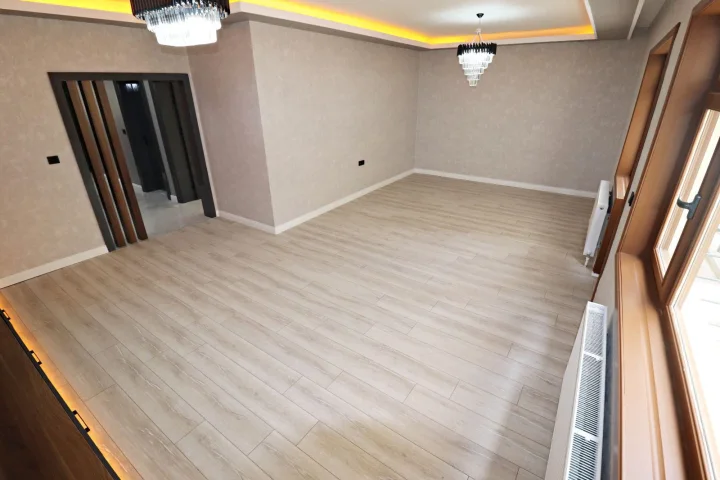 Aşağı Eğlence Satılık 3+1 Ultra Lüks Yapılı Ebeveyn Banyolu Giyinme Odalı Cepheleri Açık Daire