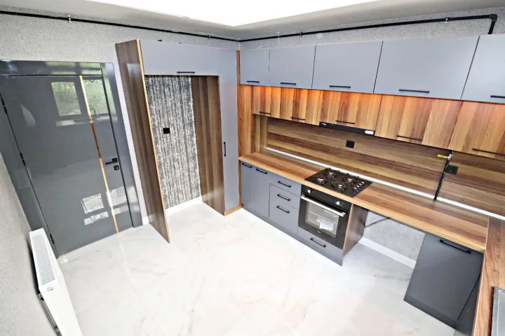 Aşağı Eğlence Satılık 3+1 Ultra Lüks Yapılı Ebeveyn Banyolu Giyinme Odalı Cepheleri Açık Daire