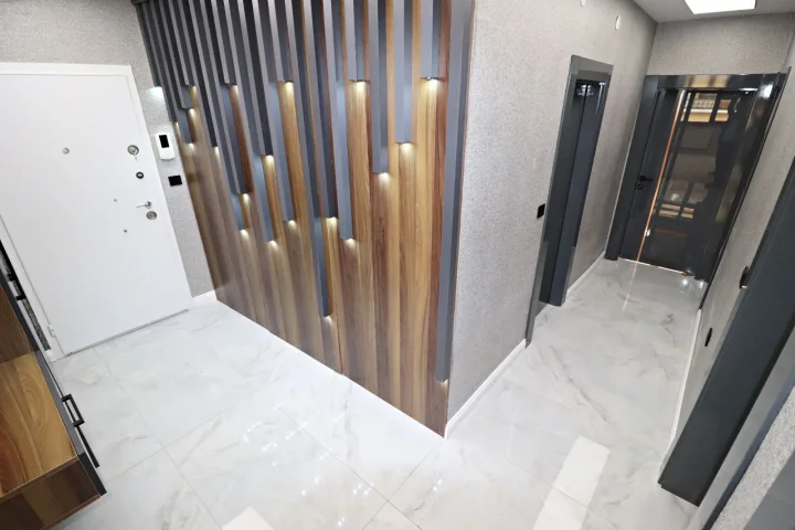 Aşağı Eğlence Satılık 3+1 Ultra Lüks Yapılı Ebeveyn Banyolu Giyinme Odalı Cepheleri Açık Daire