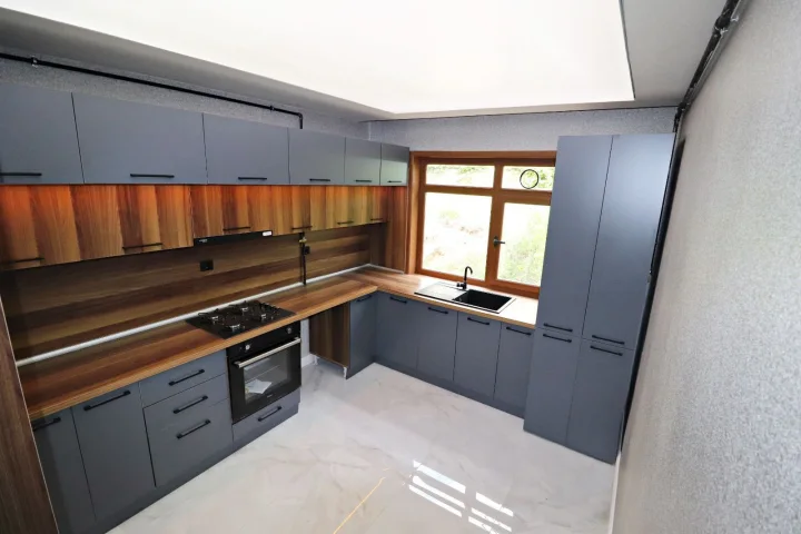 Aşağı Eğlence Satılık 3+1 Ultra Lüks Yapılı Ebeveyn Banyolu Giyinme Odalı Cepheleri Açık Daire