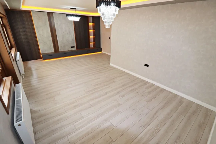 Aşağı Eğlence Satılık 3+1 Ultra Lüks Yapılı Ebeveyn Banyolu Giyinme Odalı Cepheleri Açık Daire