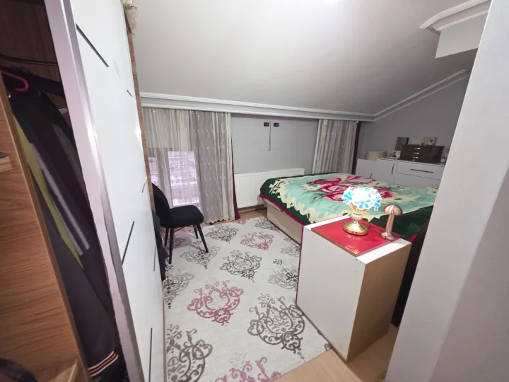 Dilek Camii Paralelinde Satılık 4+1  Asansörlü Dubleks Kapalı Teras Balkonlu Daire