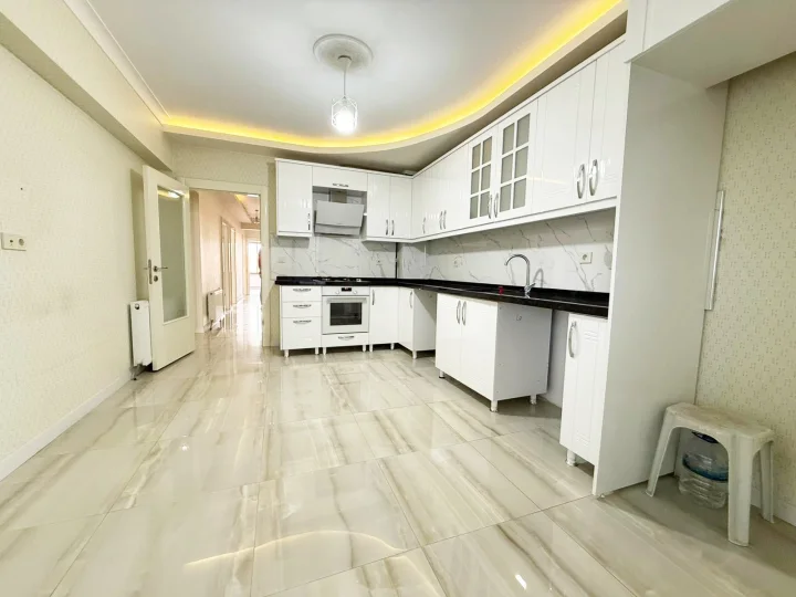 Keçiören Satılık 4+1 190 m² Geniş Kullanım Alanlı Masrafsız Full Yapılı Daire