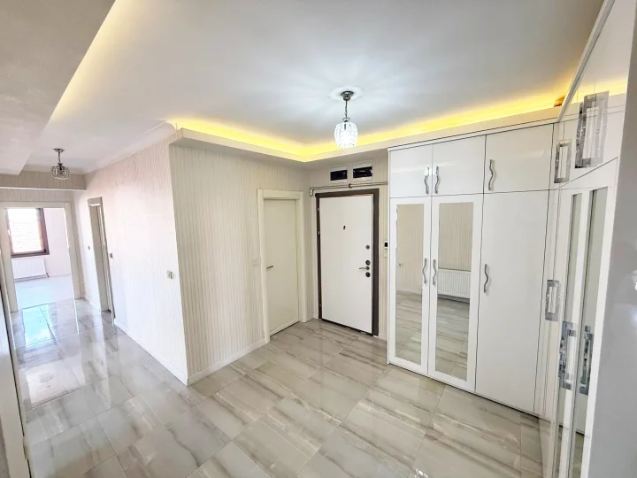 Keçiören Satılık 4+1 190 m² Geniş Kullanım Alanlı Masrafsız Full Yapılı Daire