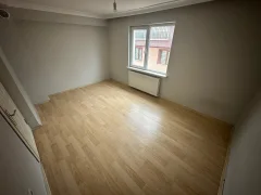 Sancaktepe’de Ara Kat Masrafsız 3+1 Satılık Daire | Cam Balkonlu Geniş Aile Dairesi