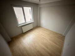 Sancaktepe’de Ara Kat Masrafsız 3+1 Satılık Daire | Cam Balkonlu Geniş Aile Dairesi