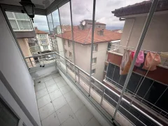 Sancaktepe’de Ara Kat Masrafsız 3+1 Satılık Daire | Cam Balkonlu Geniş Aile Dairesi