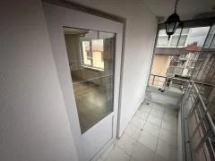 Sancaktepe’de Ara Kat Masrafsız 3+1 Satılık Daire | Cam Balkonlu Geniş Aile Dairesi