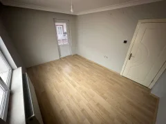 Sancaktepe’de Ara Kat Masrafsız 3+1 Satılık Daire | Cam Balkonlu Geniş Aile Dairesi
