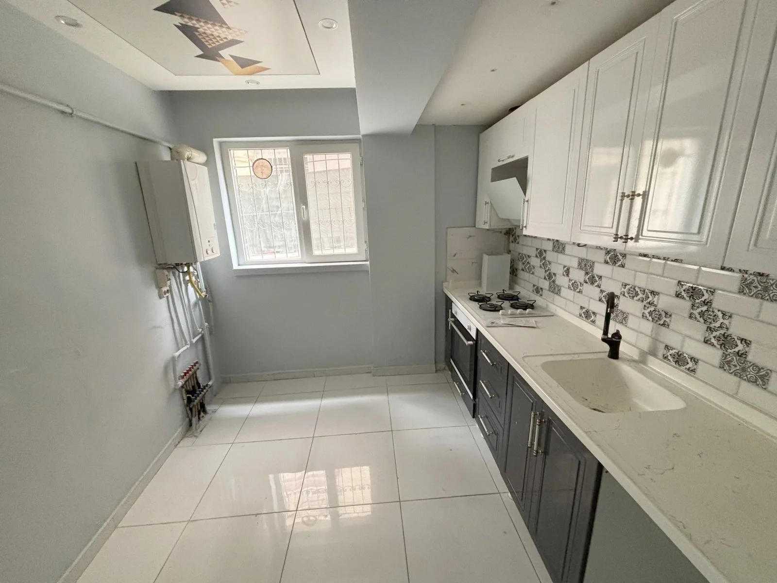 Esertepe’de Cadde Üzeri 3+1 Satılık Daire | Full Yapılı Gergi Tavanlı Şık Daire