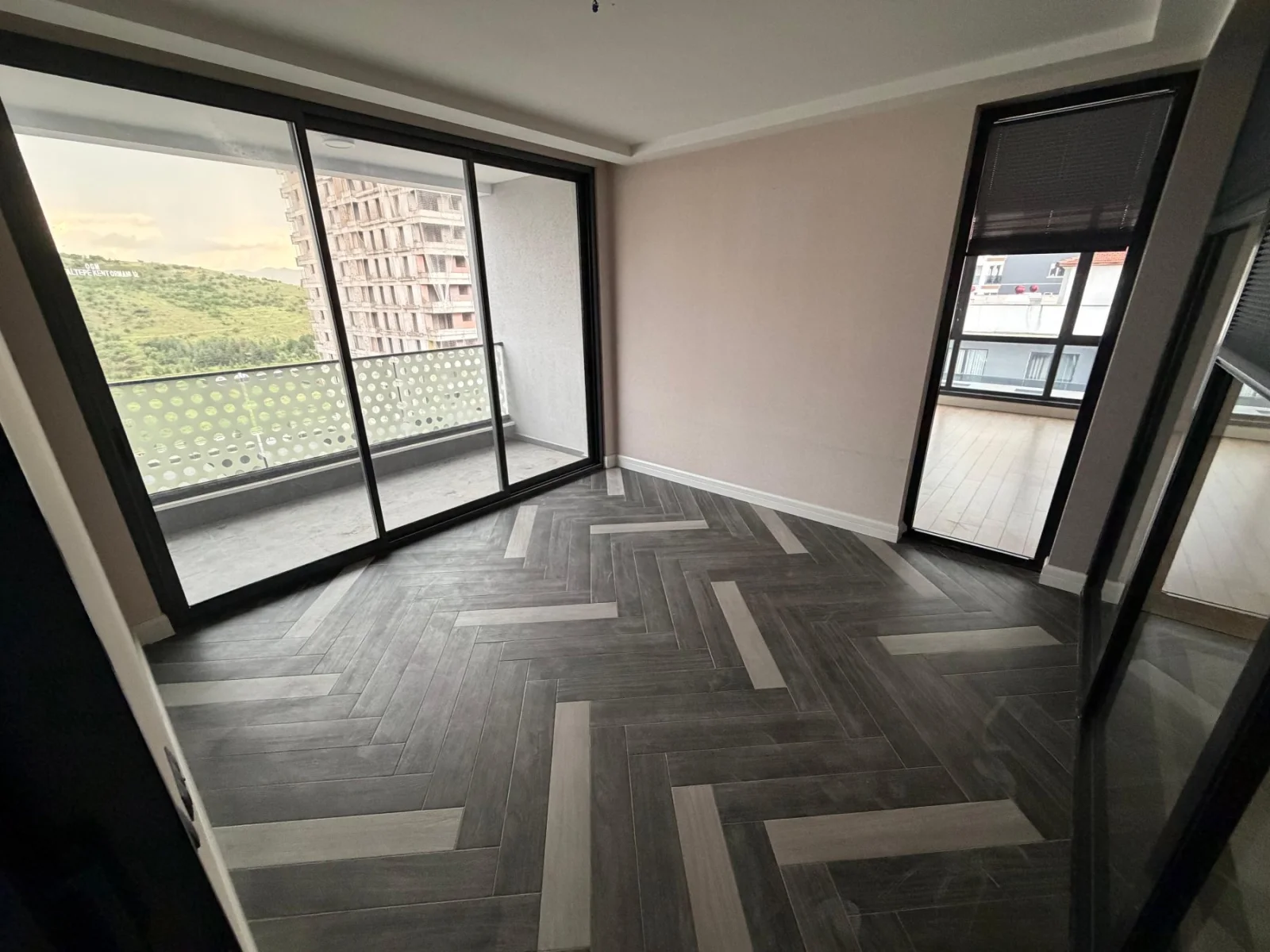 Ovacık’ta Site İçi 4+1 Satılık Daire | Geniş ve Konforlu Aile Yaşamı