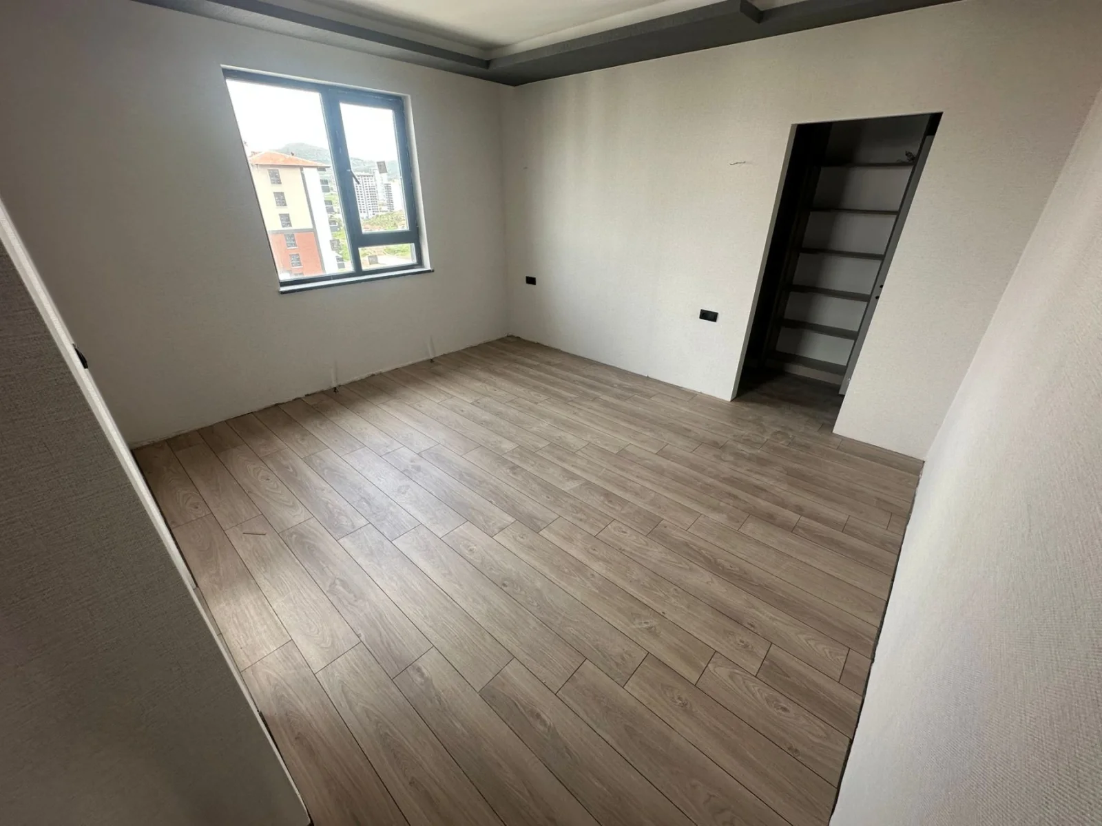 Ovacık’ta Site İçi 4+1 Satılık Daire | Yüksek Katta Full Yapılı Lüks Yaşam
